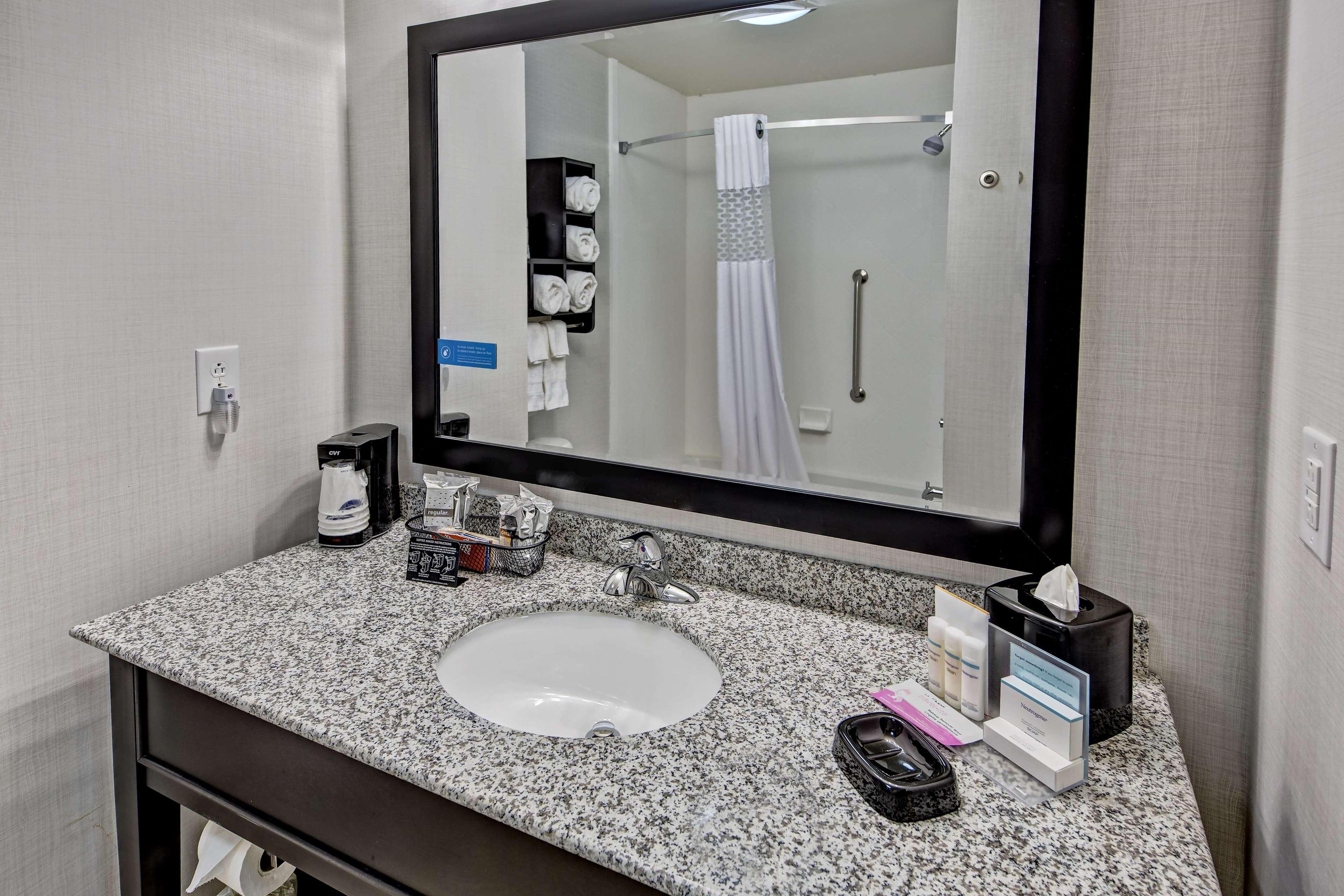 Hampton Inn Indianola エクステリア 写真