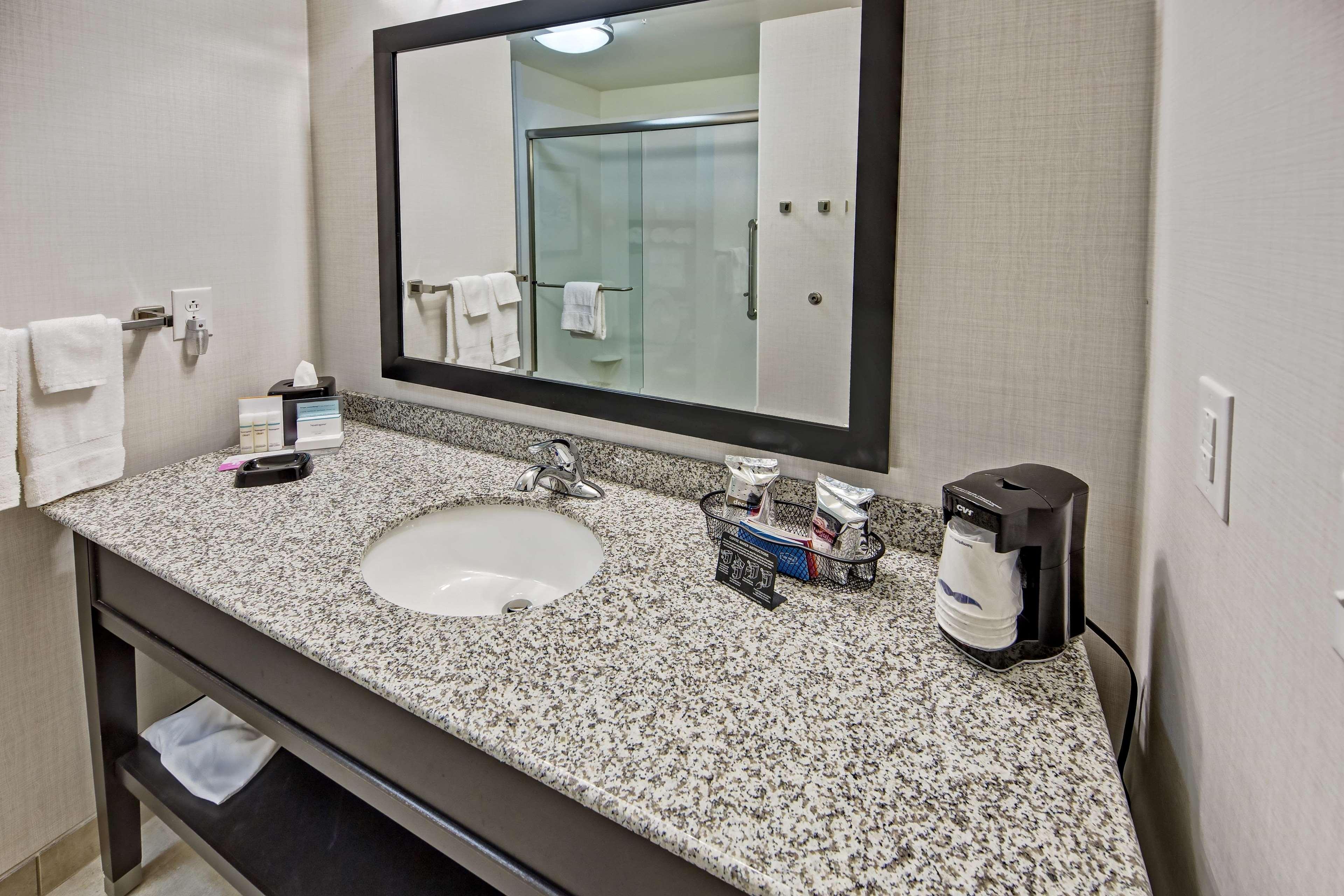 Hampton Inn Indianola エクステリア 写真
