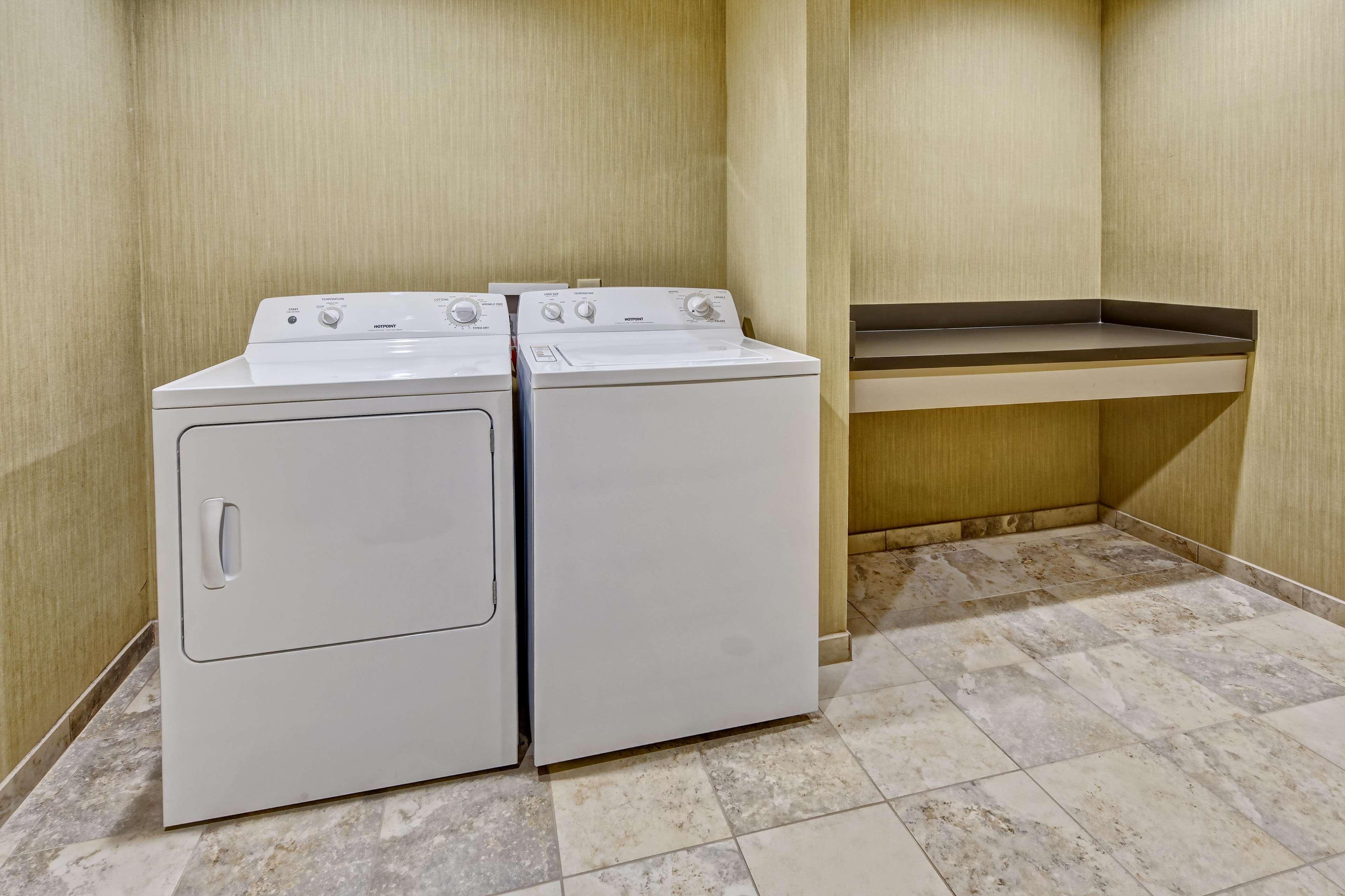 Hampton Inn Indianola エクステリア 写真