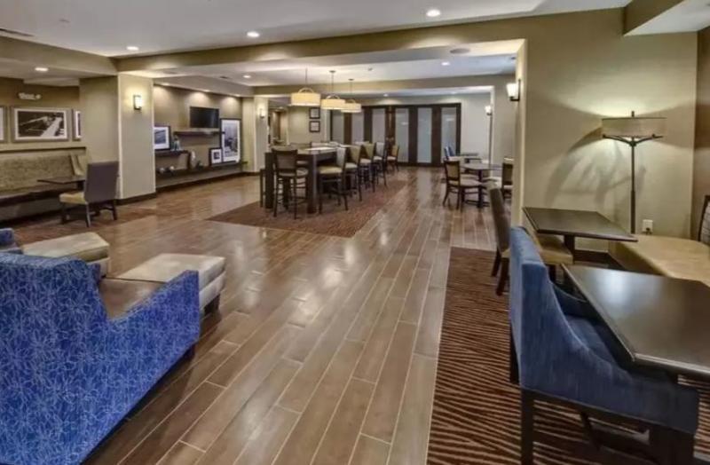 Hampton Inn Indianola エクステリア 写真