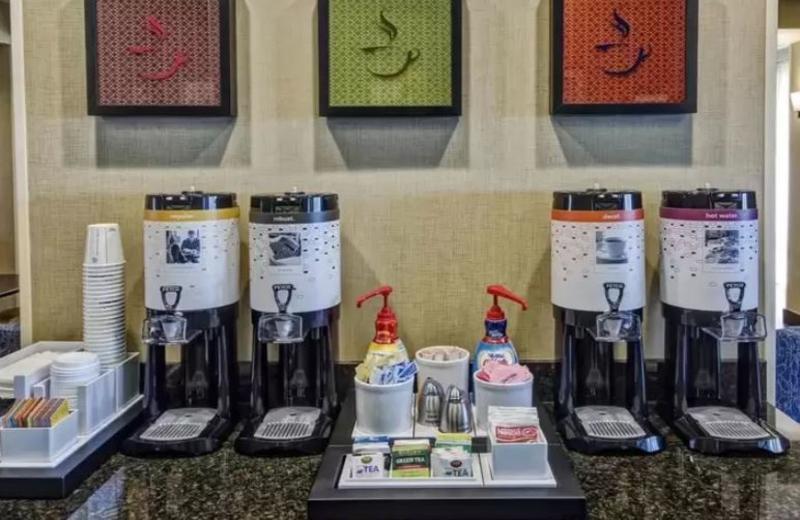 Hampton Inn Indianola エクステリア 写真